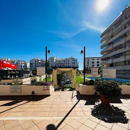 Marbella Home Rentals - Marina Banus, Puerto Banus, 2Br Apartment, Parking & Pool 马尔韦利亚