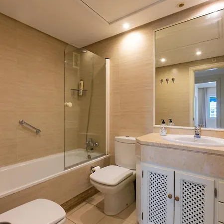 Marbella Home Rentals - Marina Banus, Puerto Banus, 2Br Apartment, Parking & Pool Apartmán *