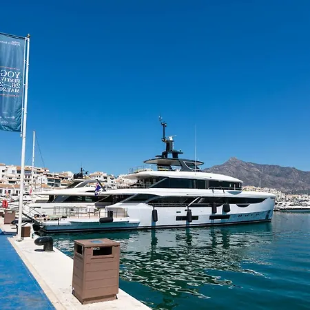 Marbella Home Rentals - Marina Banus, Puerto Banus, 2Br Apartment, Parking & Pool *