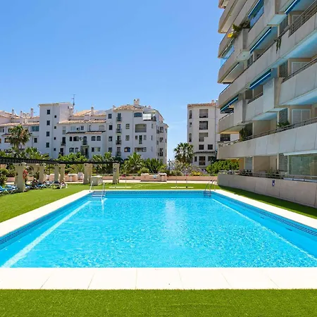 Marbella Home Rentals - Marina Banus, Puerto Banus, 2Br Apartment, Parking & Pool