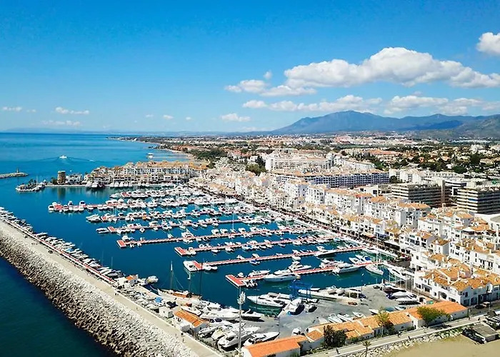 - Marina Banus, Puerto Banus, 2br Apartment, Parking & Pool Appartamento