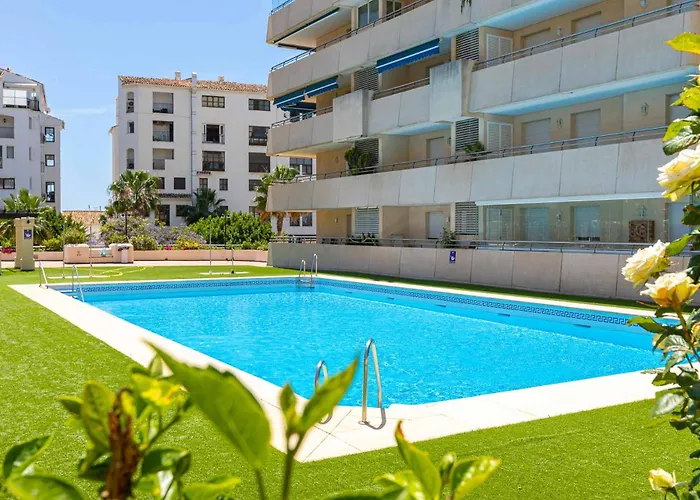 - Marina Banus, Puerto Banus, 2br Apartment, Parking & Pool Appartamento