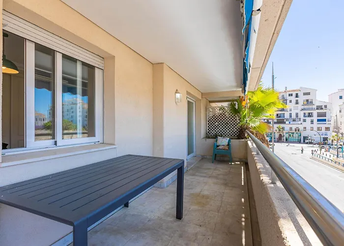 - Marina Banus, Puerto Banus, 2br Apartment, Parking & Pool Appartamento Marbella