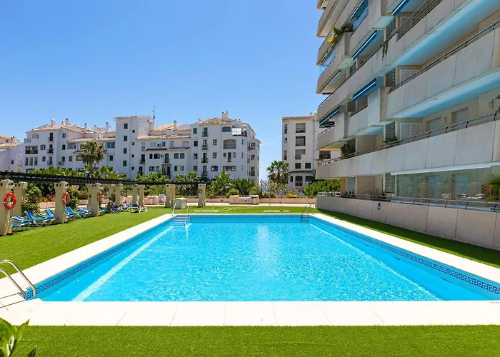 - Marina Banus, Puerto Banus, 2br Apartment, Parking & Pool