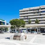 - Marina Banus, Puerto Banus, 2br Apartment, Parking & Pool Apartment Marbella
