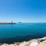 - Marina Banus, Puerto Banus, 2br Apartment, Parking & Pool アパート マルベーリャ