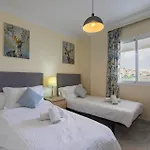 - Marina Banus, Puerto Banus, 2br Apartment, Parking & Pool Apartment Marbella