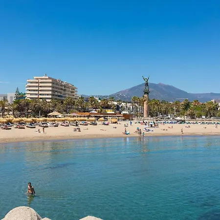 - Marina Banus, Puerto Banus, 2br Apartment, Parking & Pool *