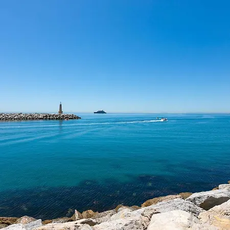 - Marina Banus, Puerto Banus, 2br Apartment, Parking & Pool 公寓 马尔韦利亚