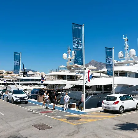 Marbella Home Rentals - Marina Banus, Puerto Banus, 2Br Apartment, Parking & Pool *