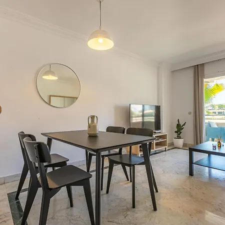 - Marina Banus, Puerto Banus, 2br Apartment, Parking & Pool * Marbella