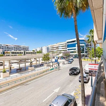 - Marina Banus, Puerto Banus, 2br Apartment, Parking & Pool Appartement