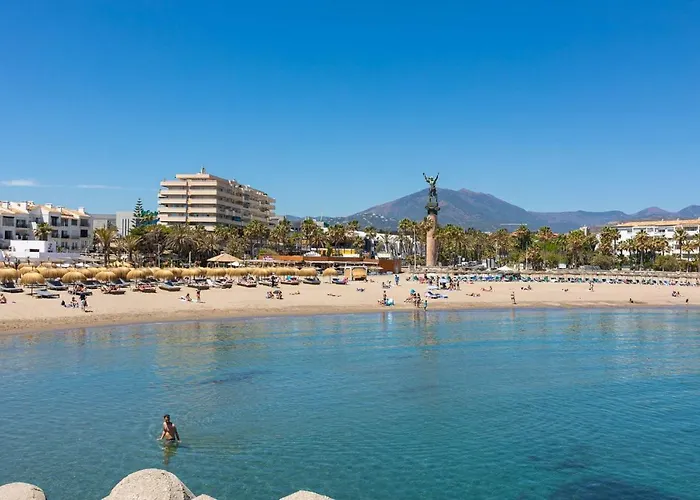 - Marina Banus, Puerto Banus, 2br Apartment, Parking & Pool *