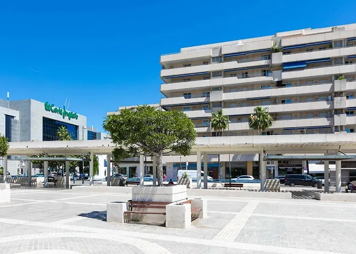 - Marina Banus, Puerto Banus, 2br Apartment, Parking & Pool Apartamento Marbella