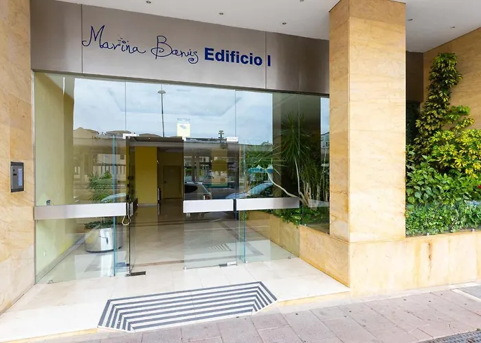 - Marina Banus, Puerto Banus, 2br Apartment, Parking & Pool Marbella