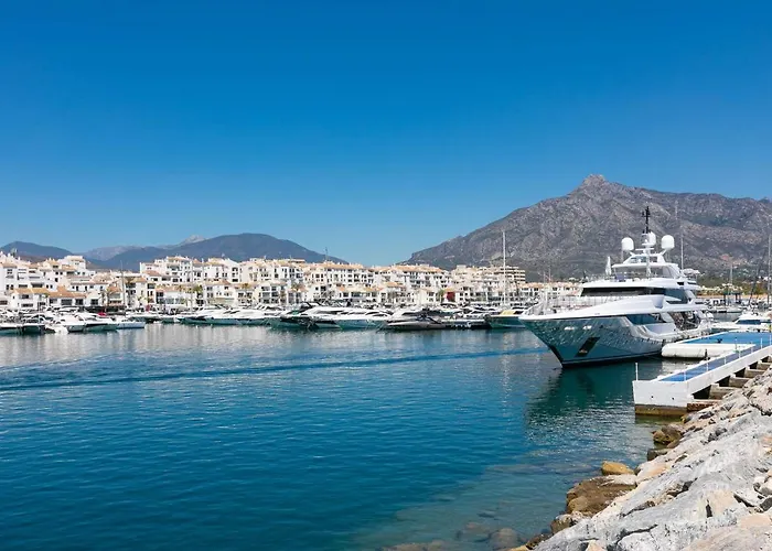- Marina Banus, Puerto Banus, 2br Apartment, Parking & Pool Apartmán *