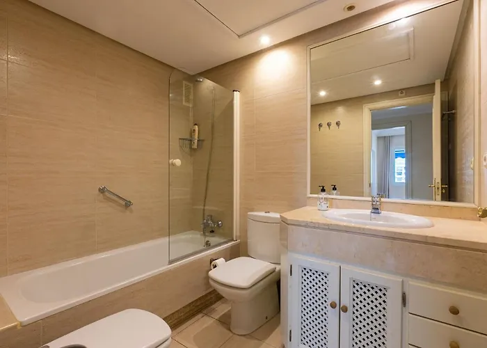 - Marina Banus, Puerto Banus, 2br Apartment, Parking & Pool Apartmán *