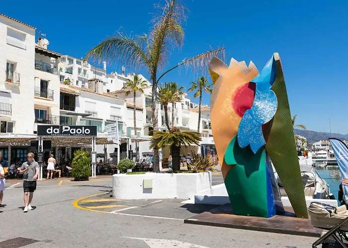 - Marina Banus, Puerto Banus, 2br Apartment, Parking & Pool Apartmán Marbella