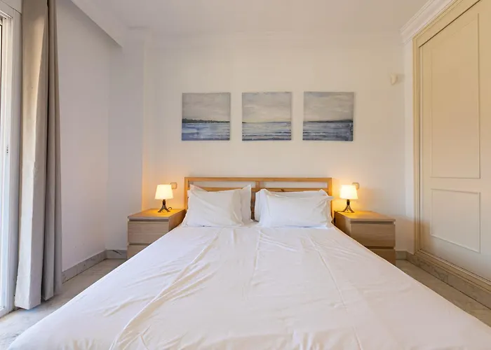 - Marina Banus, Puerto Banus, 2br Apartment, Parking & Pool Appartement Marbella