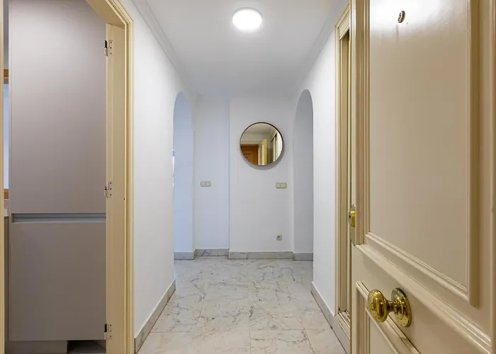 - Marina Banus, Puerto Banus, 2br Apartment, Parking & Pool Marbella