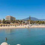 - Marina Banus, Puerto Banus, 2br Apartment, Parking & Pool *