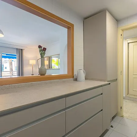 - Marina Banus, Puerto Banus, 2br Apartment, Parking & Pool 公寓 *