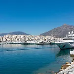 - Marina Banus, Puerto Banus, 2br Apartment, Parking & Pool Appartamento *