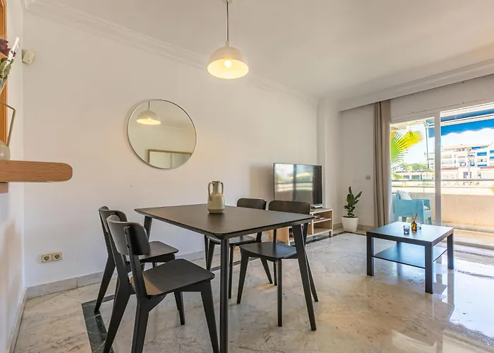 - Marina Banus, Puerto Banus, 2br Apartment, Parking & Pool * マルベーリャ