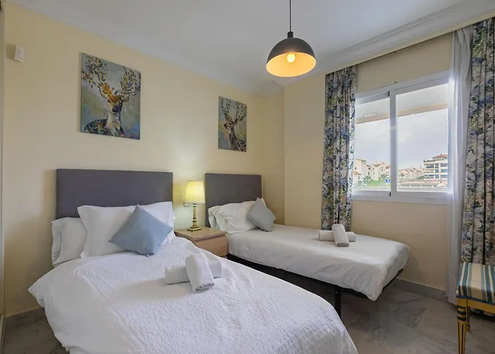- Marina Banus, Puerto Banus, 2br Apartment, Parking & Pool アパート マルベーリャ